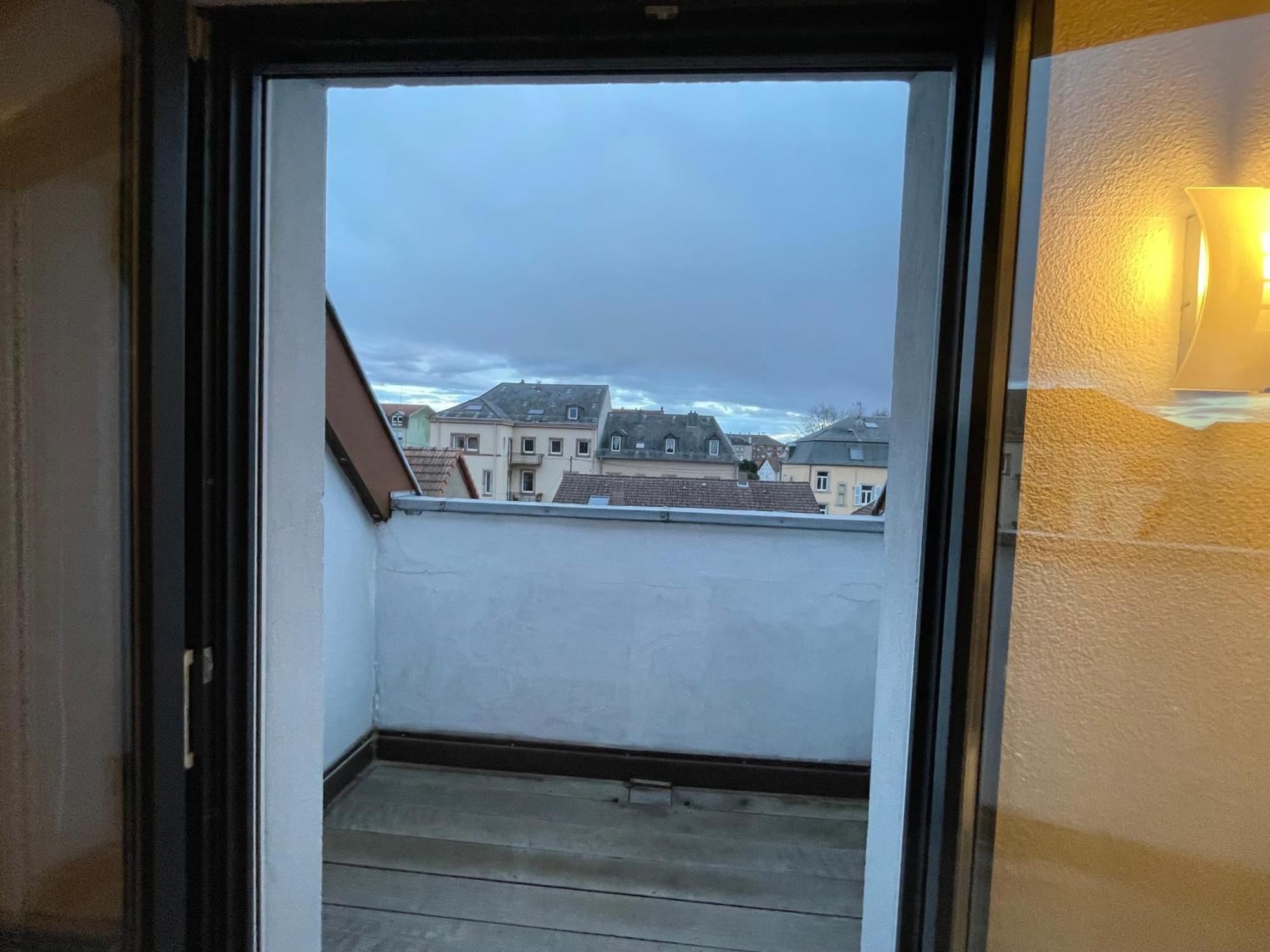 Fathala - Appartement Lumineux En Dernier Etage - Face A La Gare Routiere Sarrebourg Zewnętrze zdjęcie